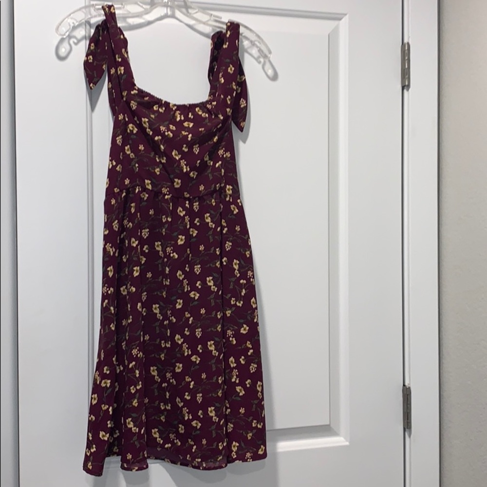 🎉maroon off/on shoulder floral dress🎉